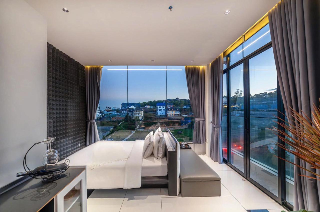 THE UNIQUE HOME & CAFE